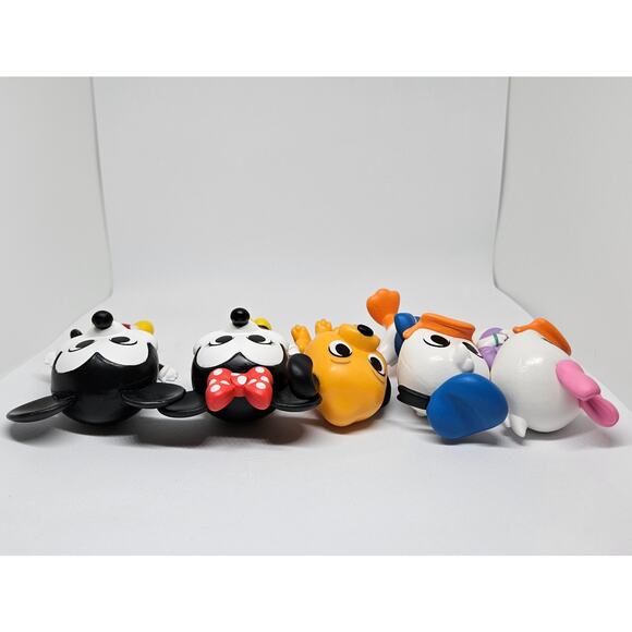 Disney Mickey Mouse Minnie Pluto Donald Daisy Funko 2021 Set of 5 Mystery Minis - Picture 4 of 9